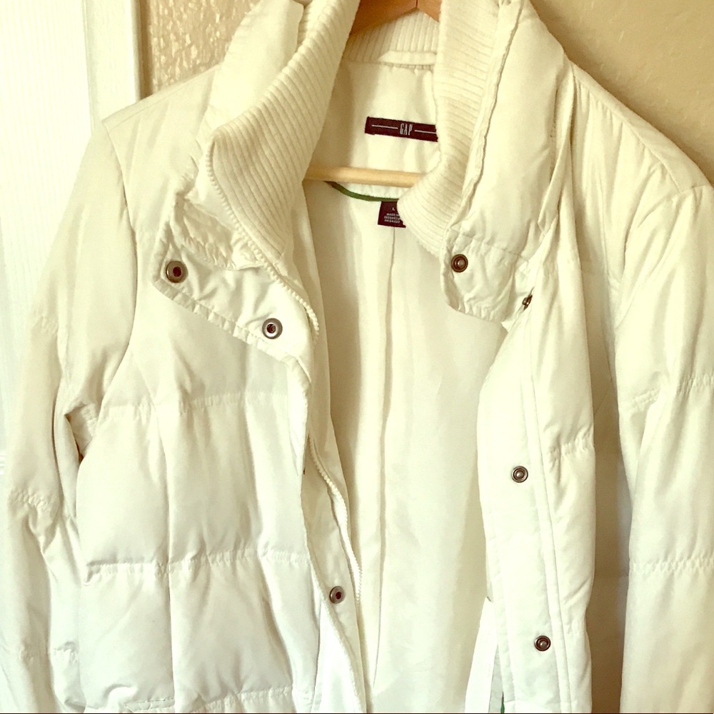 L GAP WOMENS PUFFER COAT IN WHITE. SALE PRICE!